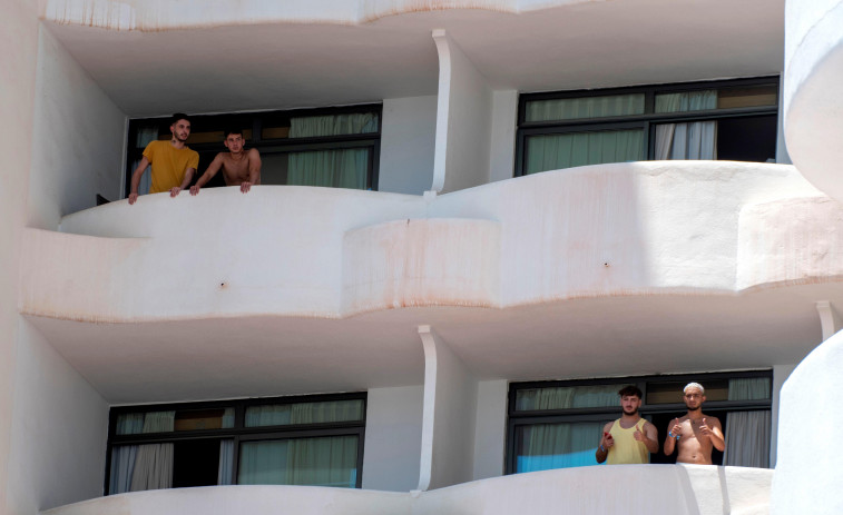 Ingresado en la UCI un joven de 18 años que se contagió en un viaje de fin de curso a Mallorca