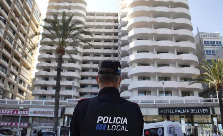 Un total de 165 jóvenes del hotel de Mallorca embarcan en el ferry hacia Valencia