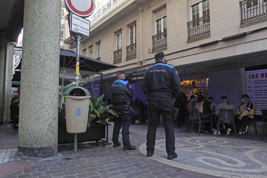 El Gobierno y el Ayuntamiento pondrán más policías en las calles de A Coruña