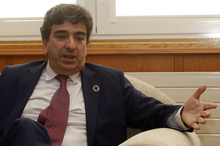 Fernández Prado pide impulso para las negociaciones de los muelles