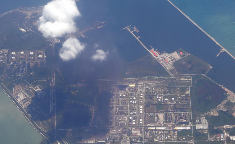 Una gran explosión provoca al menos un muerto y cinco heridos en la refinería más grande de Rumanía