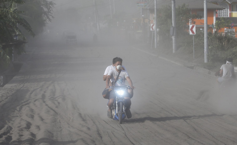 La erupción del volcán Taal deja al menos diez niños intoxicados en Filipinas