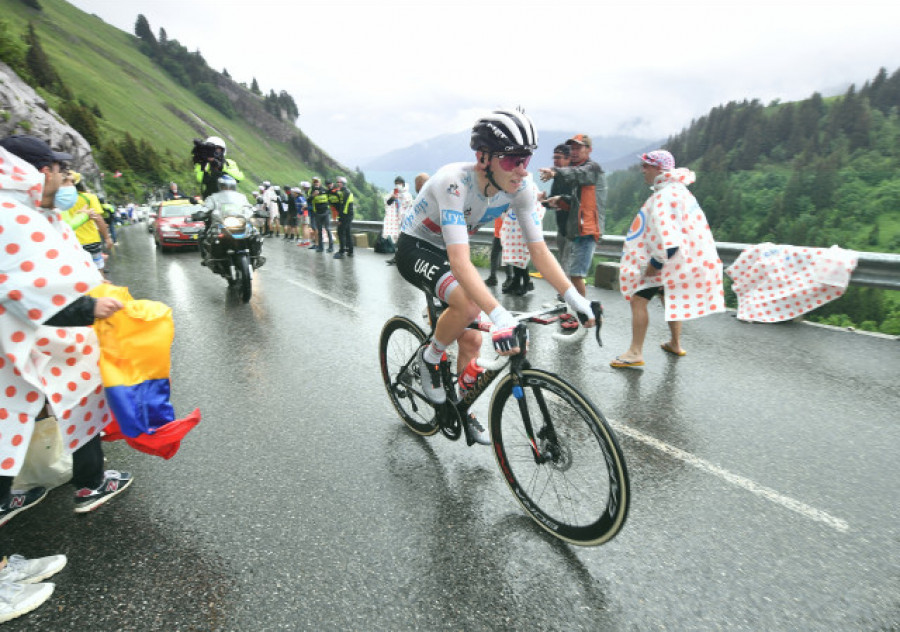 Pogacar asesta un golpe letal al Tour y se viste de amarillo