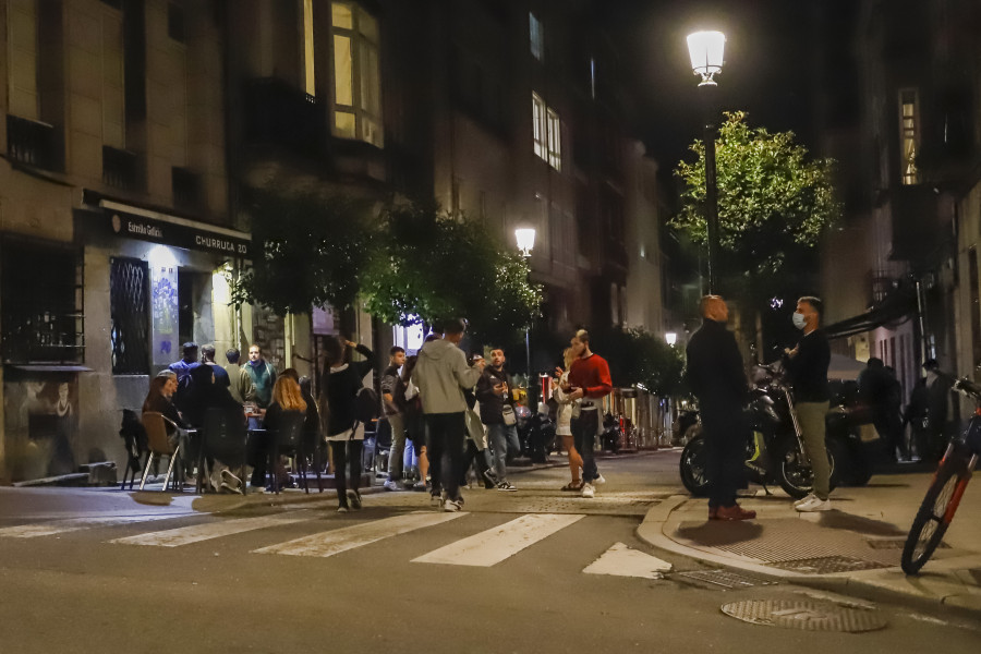 Los contagios entre jóvenes empujan a Galicia a adaptarse a otro escenario