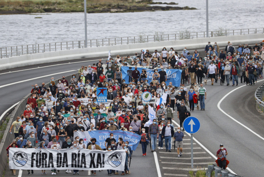 Mil personas exigen la salida de Ence de la Ría de Pontevedra