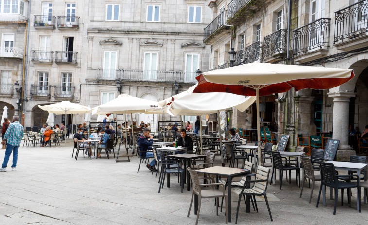 Los contagios Covid se disparan a 244, los ingresados suben a 61 y los casos activos aumentan a 2.466 en Galicia