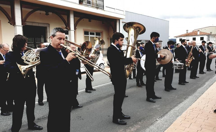 La Banda de Abegondo retoma la actividad festiva en Oza