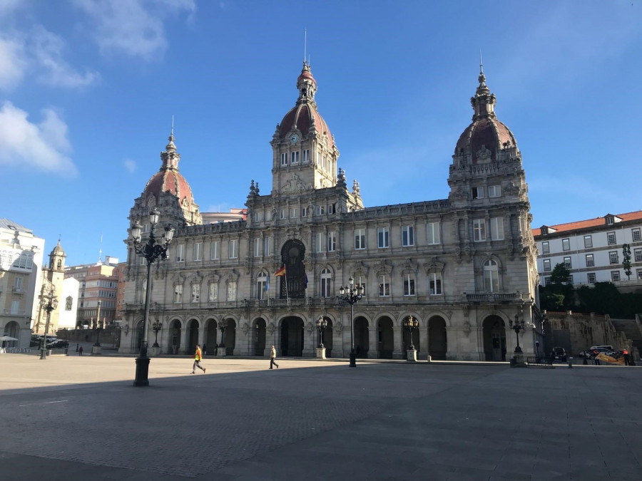 El Ayuntamiento de A Coruña aprueba unna oferta de empleo de 53 plazas y proyectos para "recuperar" espacio público