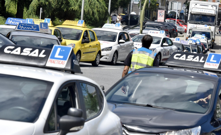 Las autoescuelas de la provincia marchan para exigir examinadores