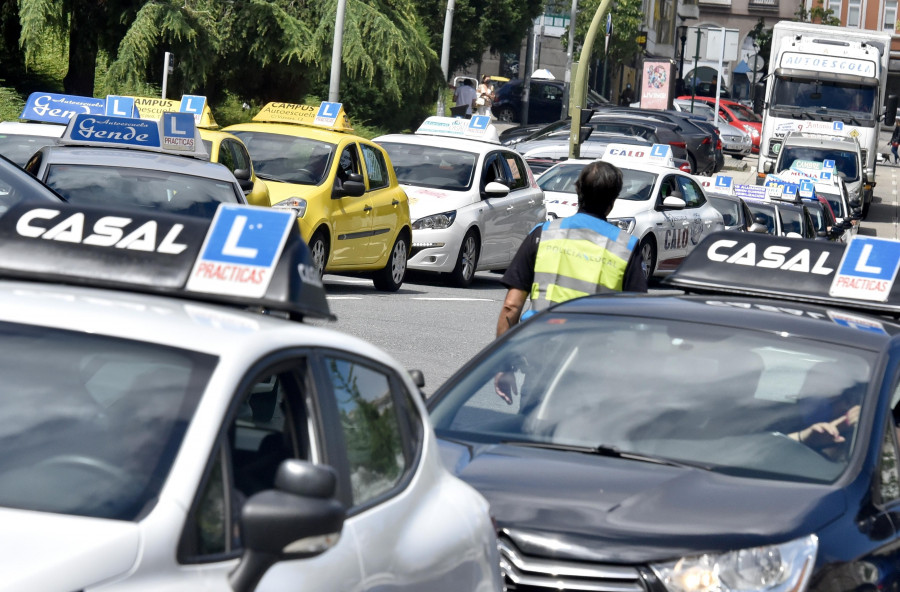 Las autoescuelas de la provincia marchan para exigir examinadores