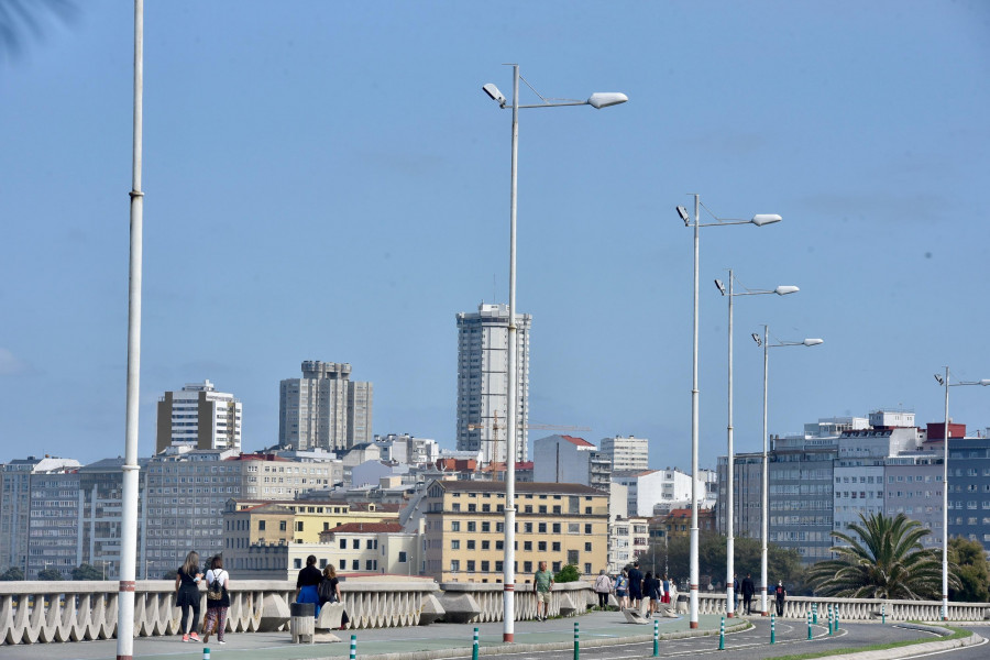 El Ayuntamiento cambiará más de 300 farolas para reducir un 75% el consumo