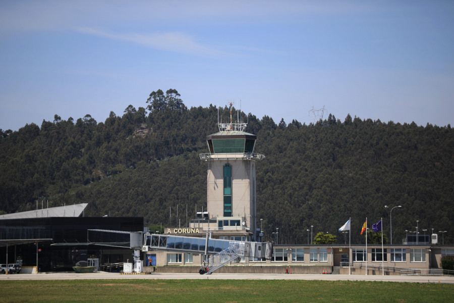 Los tres aeropuertos gallegos reciben la certificación de "aeropuerto seguro"