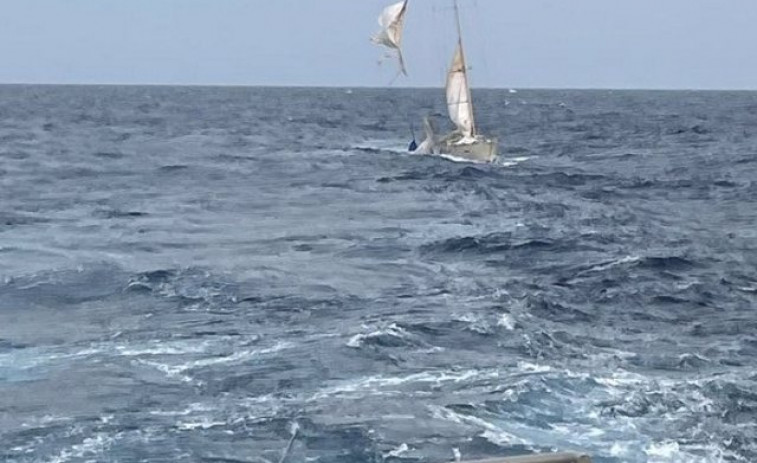 Rescatan al velero escuela 'Tambo' de la Armada al perder propulsión tras partir de Las Palmas de Gran Canaria