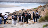 Down Coruña realiza una limpieza en la playa de Sabón