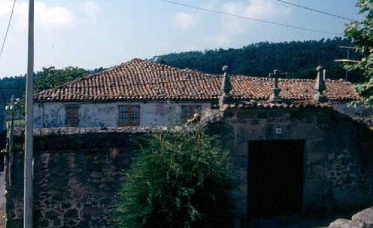El Arzobispado de Santigo y el Gobierno local amplían el convenio sobre la rectoral de Loureda