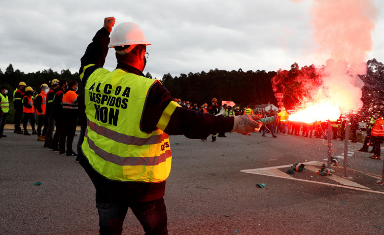 Los trabajadores de Alcoa aprueban en referéndum el acuerdo para iniciar el cese de producción propuesto por la empresa