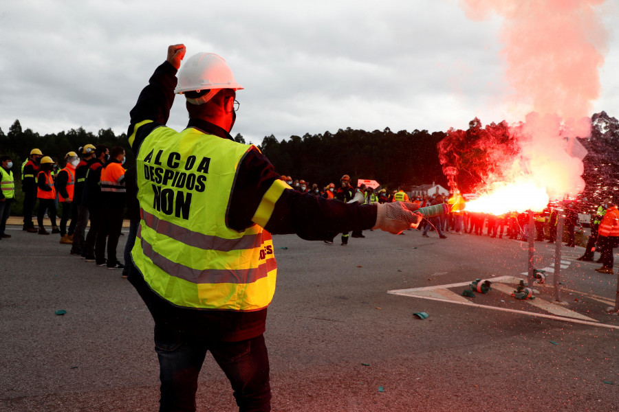 Los trabajadores de Alcoa aprueban en referéndum el acuerdo para iniciar el cese de producción propuesto por la empresa