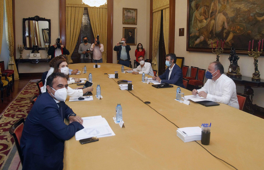 El Ayuntamiento propone un ente público para los muelles interiores