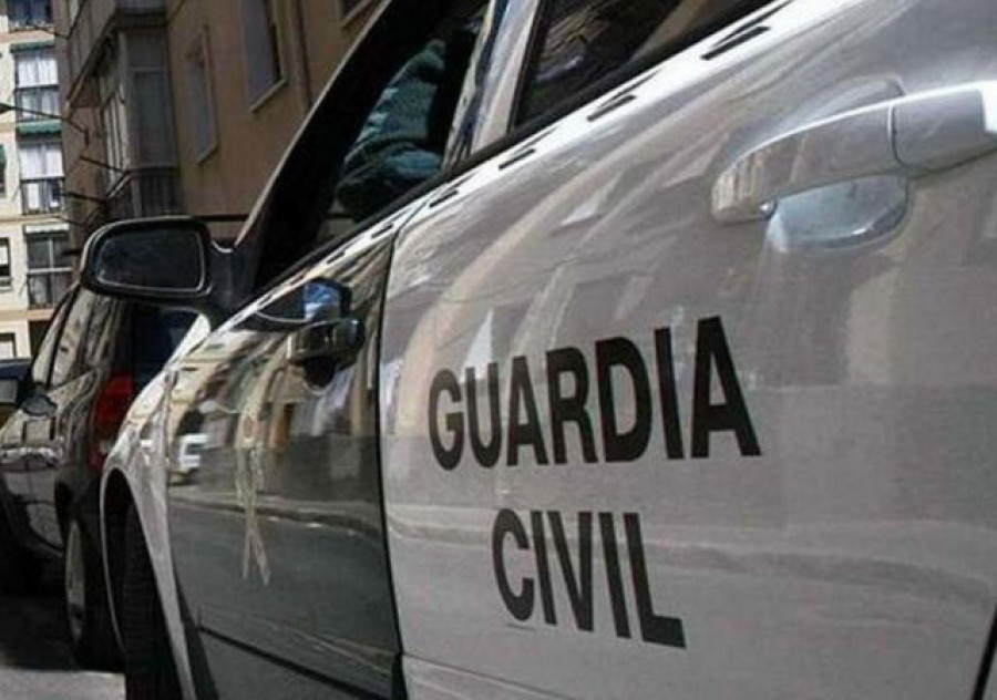 Detenida en Cambre tras chocar con cinco coches y ponerse "violenta" con la Policía Local