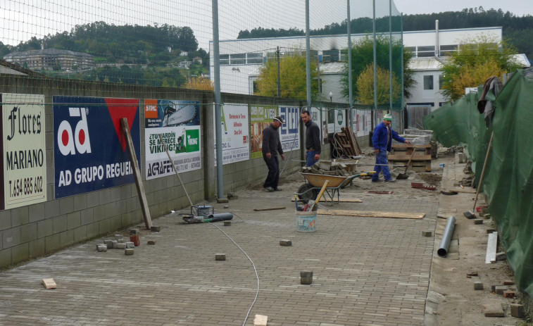 Betanzos renovará el campo de hierba  artificial con un césped de última generación