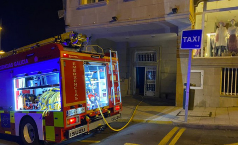 Herido muy grave un niño de 7 años tras caerse a un patio de luces de madrugada en Sanxenxo
