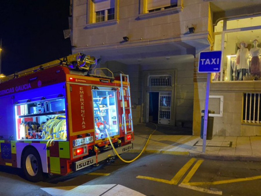 Herido muy grave un niño de 7 años tras caerse a un patio de luces de madrugada en Sanxenxo