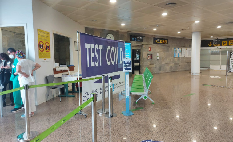 El cribado voluntario de Alvedro detectó 19 positivos por covid-19 desde marzo