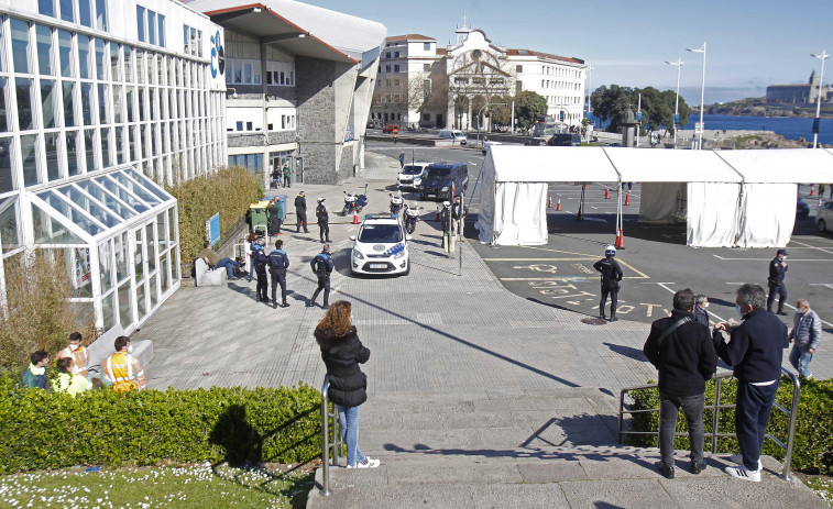 El Ayuntamiento de A Coruña ofrecerá cursos de pádel o bádminton para todas las edades en septiembre