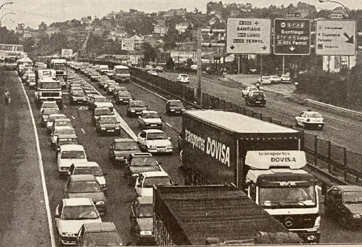 Atasco junto al Coliseum por la reuniu00f3n de los Testigos de Jehovu00e1