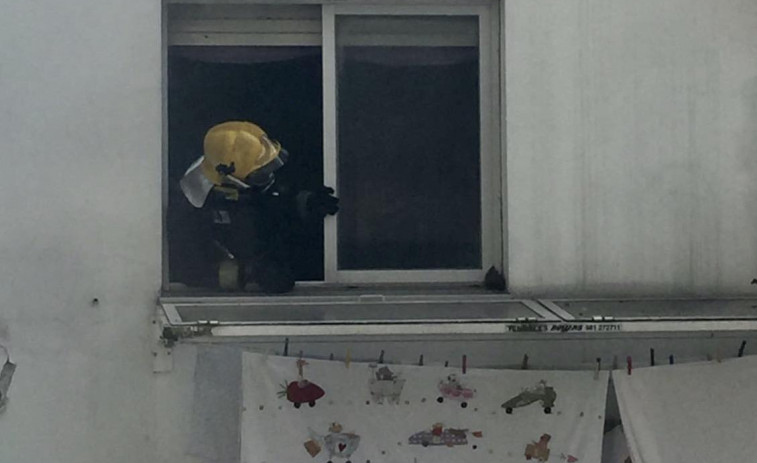 ​Rescatan a un gato atrapado en un tendedero de ropa