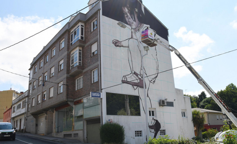 Cambre empieza a llenarse de color con el inicio  del Cromático Mural Fest