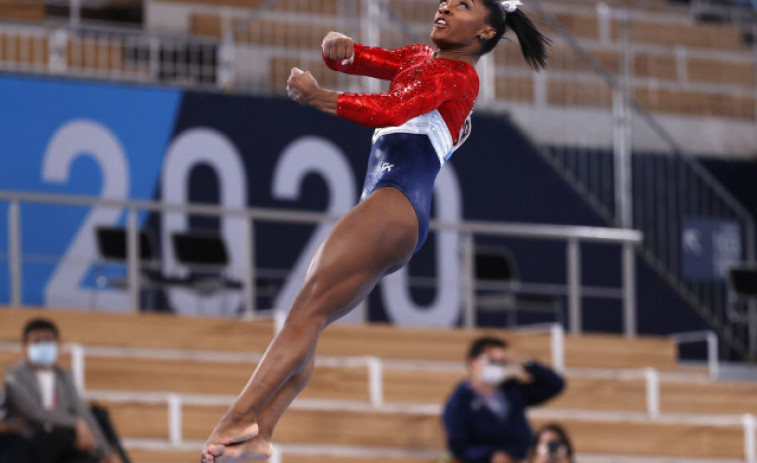 Simone Biles abandona la final por equipos de gimnasia artística