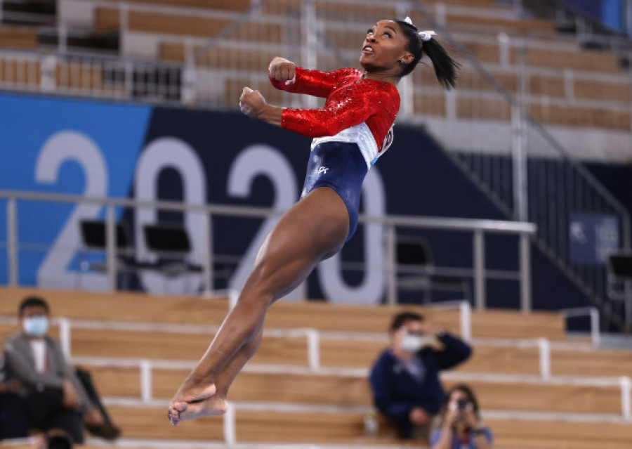 Simone Biles abandona la final por equipos de gimnasia artística