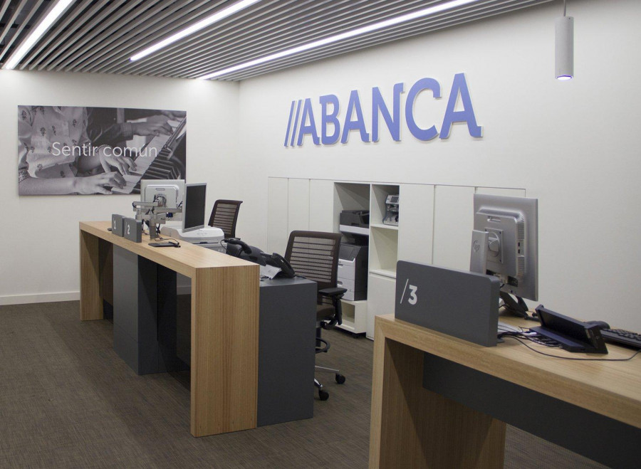 Abanca amplía el horario de caja para mayores y mantiene sus oficinas en donde es la única entidad