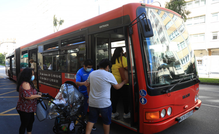 La avenida de Os Mallos no recuperará su parada de bus por lo  menos hasta fin de año