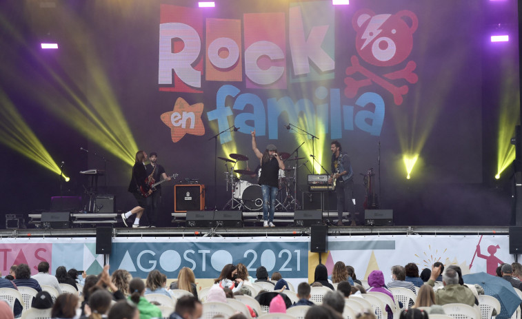 La lluvia no frena las ganas de los más pequeños de disfrutar del rock en María Pita