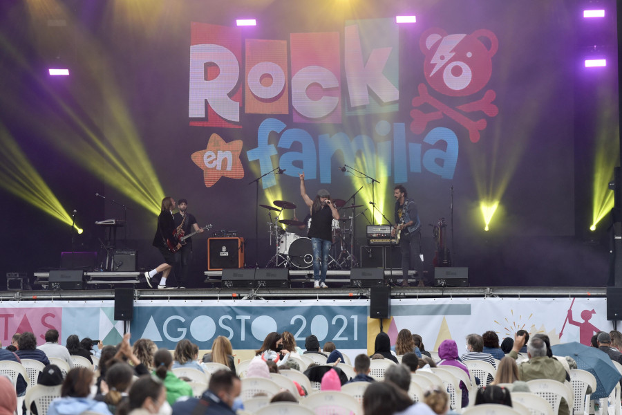 La lluvia no frena las ganas de los más pequeños de disfrutar del rock en María Pita