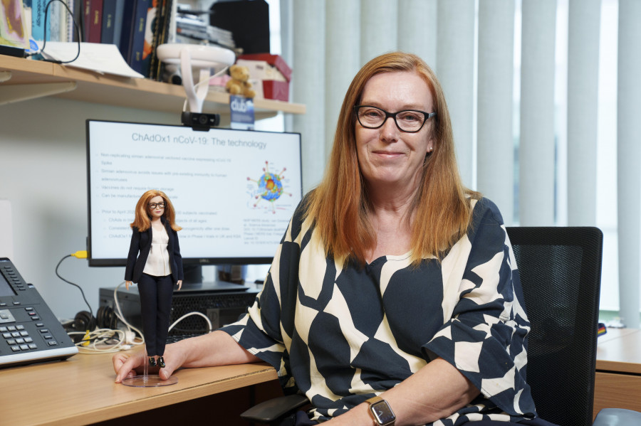 Barbie dedica una muñeca a Sarah Gilbert, creadora de la vacuna de Oxford contra el covid