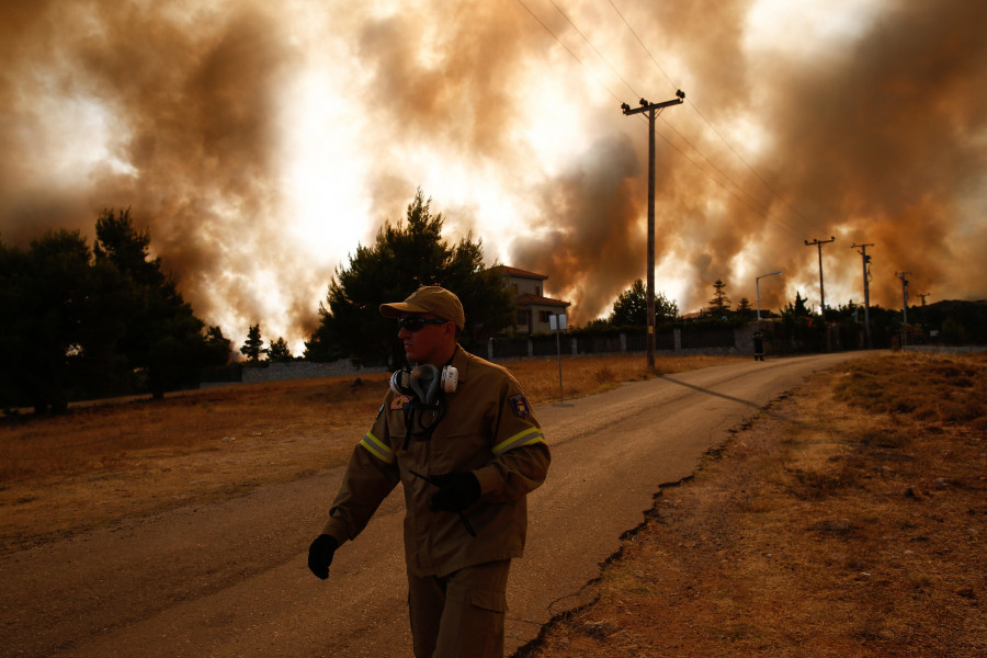 Grecia se quema mientras la ola de calor extrema sigue azotando el país