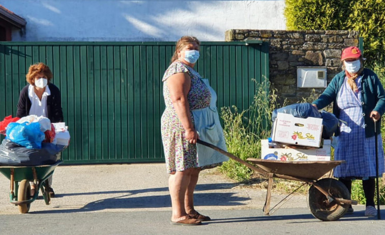 Varios vecinos del lugar de Lendoiro denuncian la falta de contenedores para la basura