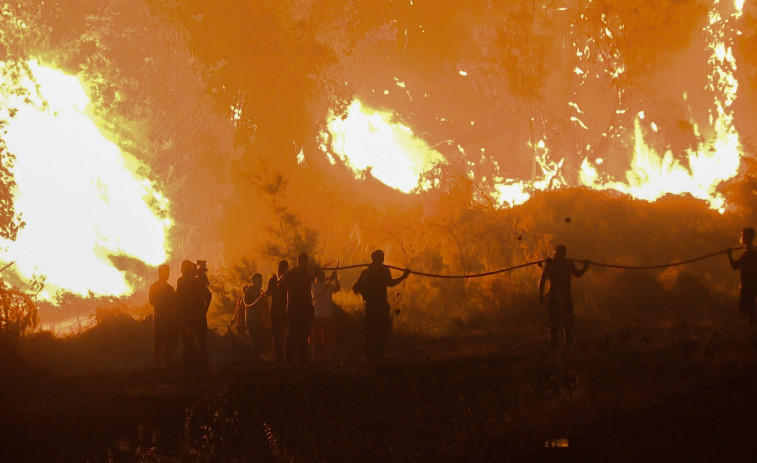 Argelia, con 65 muertos, lidera el trágico balance de los incendios en el Mediterráneo