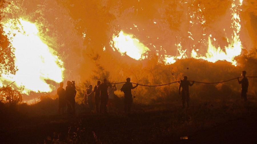 Argelia, con 65 muertos, lidera el trágico balance de los incendios en el Mediterráneo