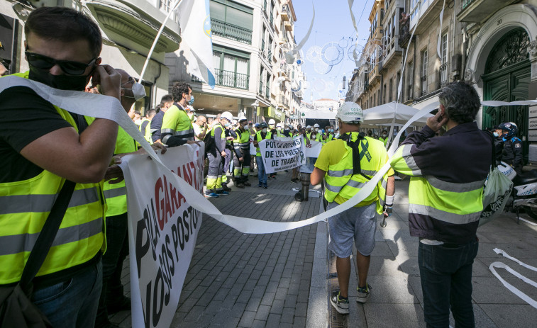 Los trabajadores de Ence endurecen las movilizaciones y cortan los accesos en Pontevedra