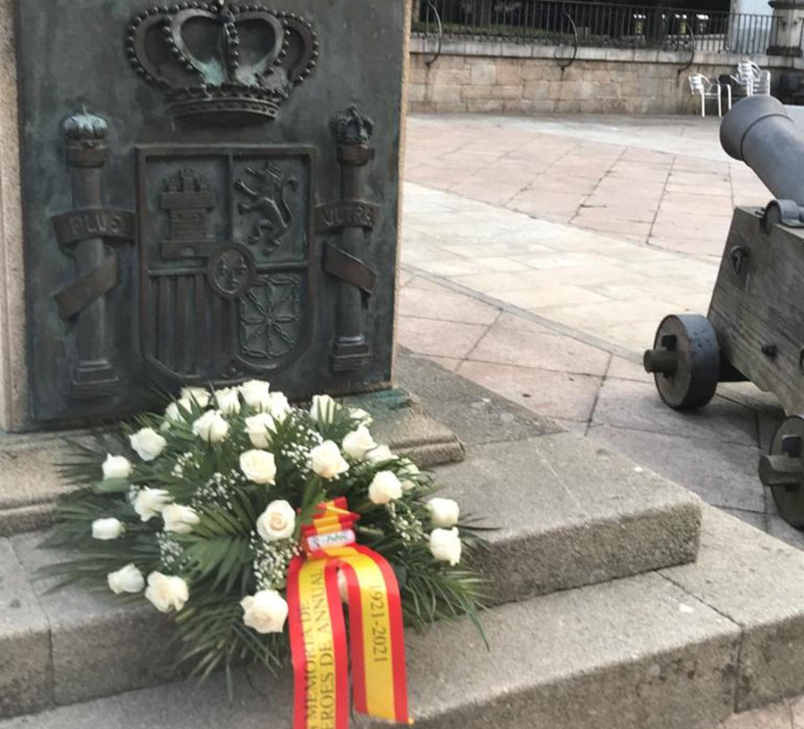 Homenaje anónimo en la plaza de la Constitución a los “héroes de Annual”