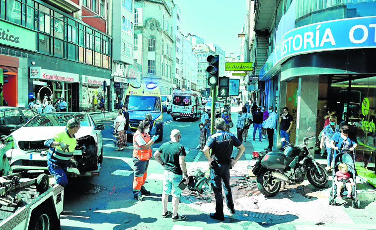 Un accidente en el giro prohibido de San Andrés a la calle Alta se salda con dos heridos de gravedad