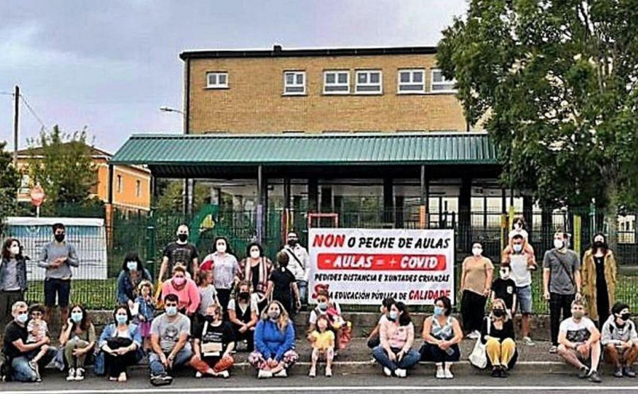 Sada se moviliza contra el cierre  de aulas en el CEIP Barrié de la Maza