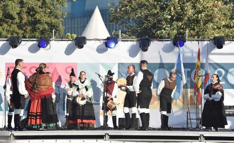 A Coruña da la bienvenida al folclore senegalés, portugués y zamorano