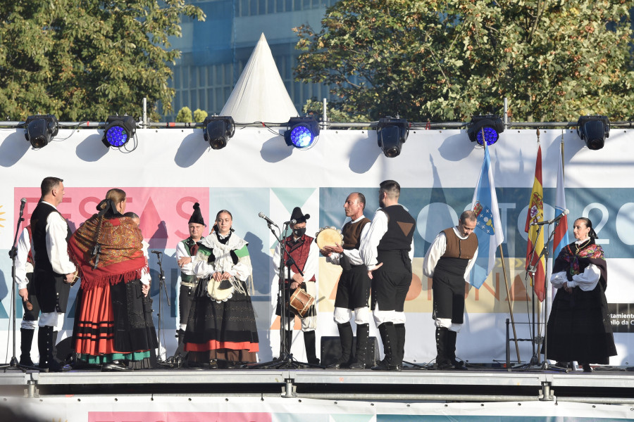 A Coruña da la bienvenida al folclore senegalés, portugués y zamorano