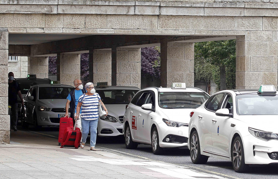 Los vecinos de Os Mallos creen que los okupas tratan de robar en los taxis