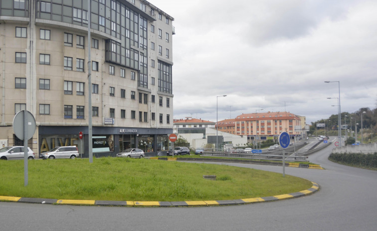 Atropellan a un ciclista en Cambre, en la glorieta de O Seixal